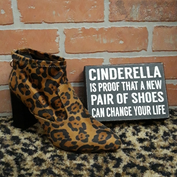 Franco Sarto Kortney Leopard Heel Ankle boots New Women's Shoes Animal Stretch 9 - Picture 2 of 8